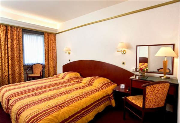 Hotel Astoria Geneva Room photo